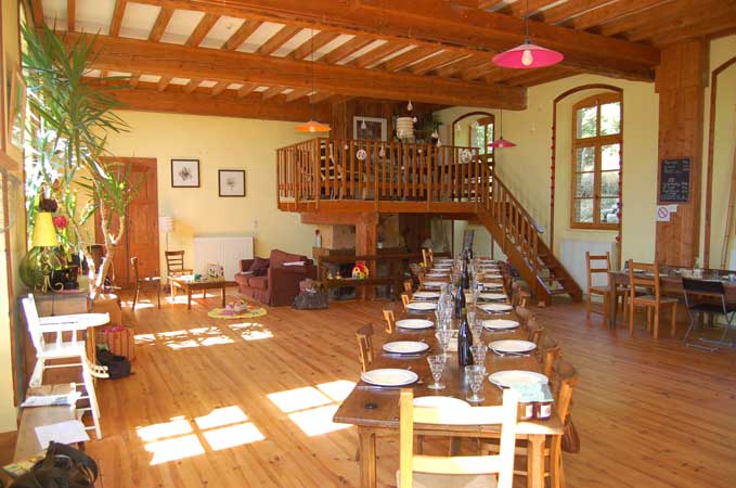 table hote bio